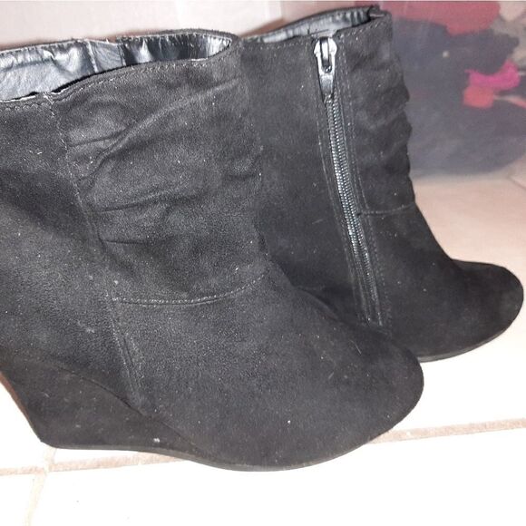 Black swede wedge heels, size 6.5 - Picture 7 of 7